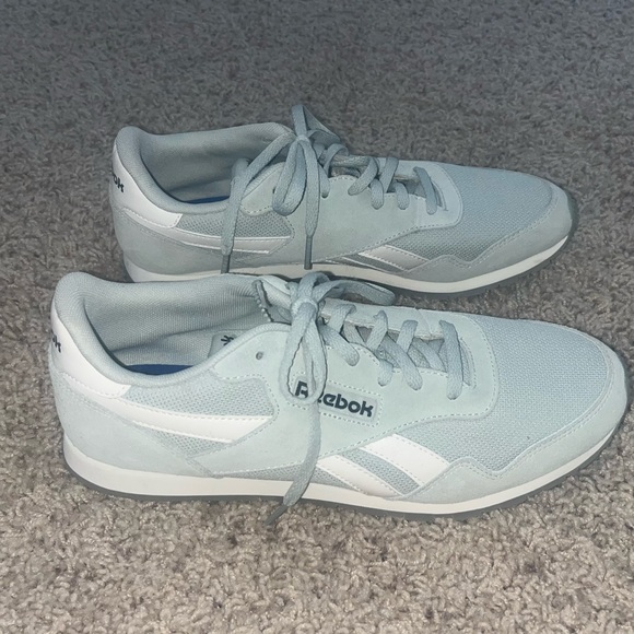 Reebok Classic Leather Sneaker - Picture 2 of 6